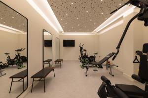 a gym with treadmills and exercise bikes at Moontels Colón in Valencia