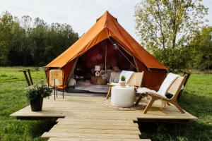 Κήπος έξω από το Glamping Chateau d'Hamont