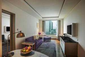 TV a/nebo společenská místnost v ubytování Amari Johor Bahru