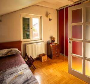 Ένα ή περισσότερα κρεβάτια σε δωμάτιο στο Apartman Flower Garden +59 φωτογραφίες