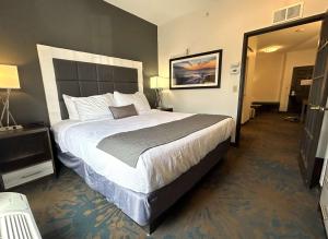 a bedroom with a large bed in a hotel room at Best Western Erie Inn & Suites in Erie