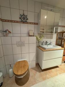 a bathroom with a toilet and a sink at Nest,Ruhe und Erholung in Castrop-Rauxel
