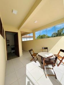 a living room with a table and chairs at Búzios Apartamento Charmoso in Búzios