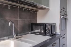 Η κουζίνα ή μικρή κουζίνα στο Monza center, Milan - 1 min to Station - Wifi and AC +29 φωτογραφίες