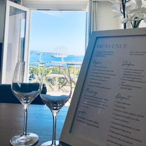 Nápoje v ubytování L Appart Bandolais T2 vue Mer, garage privé, accès village, clim