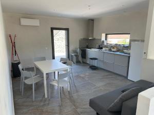 Η κουζίνα ή μικρή κουζίνα στο Appartement indépendant jusqu'à 10 personnes