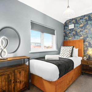 a bedroom with a bed with a mirror and a window at Three Bedroom House - City Centre - Garden - Parking 12W in Birmingham +12 photos