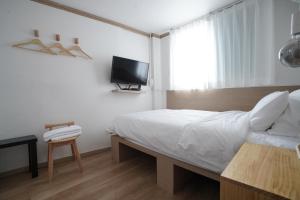 Ένα ή περισσότερα κρεβάτια σε δωμάτιο στο stay105행궁