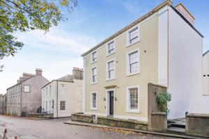 een afbeelding van een huis in een straat bij 4 Bed in Kelso oc-b33446 in Kelso