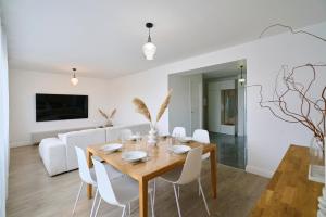 Μια τηλεόραση ή/και κέντρο ψυχαγωγίας στο Le Petit Balcon - Les Demeures d'Adrien