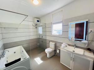 a bathroom with a toilet and a sink and a tub at Villa Moon Light Nuwara Eliya in Nuwara Eliya +52 photos