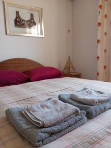 Ένα ή περισσότερα κρεβάτια σε δωμάτιο στο Room Flower Near Airport +17 φωτογραφίες