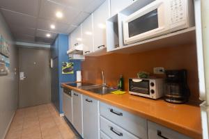 Η κουζίνα ή μικρή κουζίνα στο Optimum Oasis - Royal Retreats at Maho Beach Studio +41 φωτογραφίες