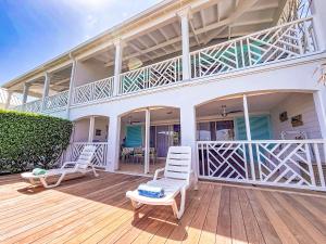 Balkón nebo terasa v ubytování Princess Coco, Beachfront, Pool, Orient Bay, ultra fast Wifi