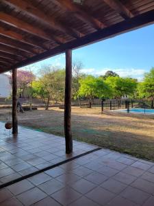 Bazén v ubytování Cabañas La Juanita nebo v jeho okolí