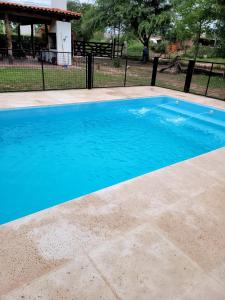 Bazén v ubytování Cabañas La Juanita nebo v jeho okolí + 2 fotografie