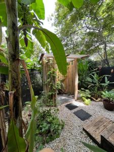 Zahrada ubytování Cabinas de Lou Eco Lodge TAMARINDO