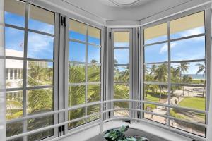 Φωτογραφία από το άλμπουμ του Peaceful 2BR Condo with Ocean Views on Ocean Drive South Beach στο Μαϊάμι Μπιτς