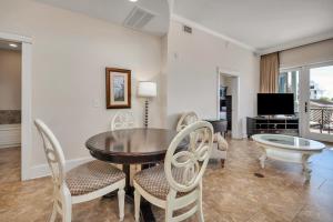 Μια τηλεόραση ή/και κέντρο ψυχαγωγίας στο Sea Gate #108