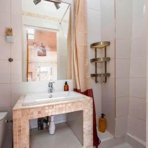 Koupelna v ubytování Les Toits d'Aix - Hyper center - Cours Mirabeau - Lumineux