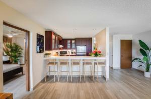Η κουζίνα ή μικρή κουζίνα στο Waikoloa Villas A107