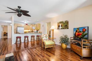 Η κουζίνα ή μικρή κουζίνα στο Waikoloa Villas F-100