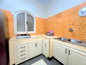 Кухня или мини-кухня в 1-Bedroom Apartment with Garden & Wi-Fi in Taroudant City
 +5 фотографий