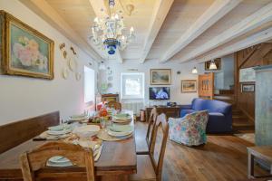 Μια τηλεόραση ή/και κέντρο ψυχαγωγίας στο Antico Chalet Livigno