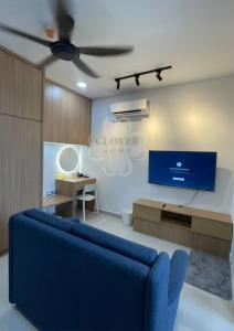 TV a/nebo společenská místnost v ubytování The Shore Studio Balcony City View by Clover Home B23A