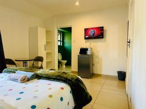 Ένα ή περισσότερα κρεβάτια σε δωμάτιο στο StayAT62