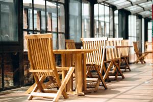 Un restaurante u otro lugar para comer en Zimansky Hotel
