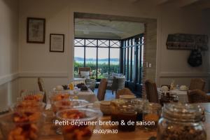 a dining room with a table with a view at Chambres d'hôtes face à Bréhat, Maison des îles in Ploubazlanec