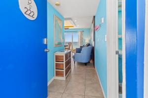 Ένα ή περισσότερα κρεβάτια σε δωμάτιο στο Oceanfront Studio on Longboat Key! +66 φωτογραφίες