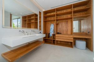 Koupelna v ubytování Phuket Coral Leaf Villa + 16 fotografií