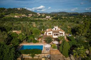 an aerial view of a house with a swimming pool at Villa Morea in Manacor