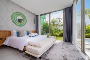 Postel nebo postele na pokoji v ubytování Phuket Coral Leaf Villa + 18 fotografií