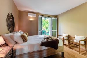 a bedroom with a large bed and a window at Residenza di Luce - by MyHomeInComo in Griante Cadenabbia