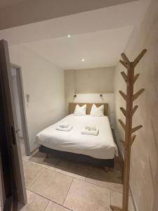 Ένα ή περισσότερα κρεβάτια σε δωμάτιο στο Holiday in Arles: Appartement de l'Amphithéâtre