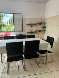 a dining room with a table and chairs at Casa 28 de agosto climatizada e aconchegante in Manaus +12 photos