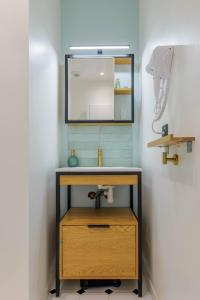 Fotografie z fotogalerie ubytování L'Elégance, Suite Premium - Lille Lomme - Netflix v destinaci Lille