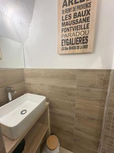 Ένα μπάνιο στο Holiday in Arles: Appartement de l'Amphithéâtre