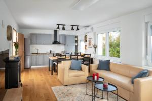 Kuchyň nebo kuchyňský kout v ubytování Villa Aurelia s bazenom i saunom- Gorski kotar