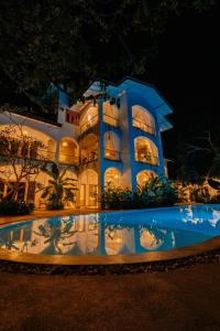 La pileta dentro o cerca de Oura Spirit