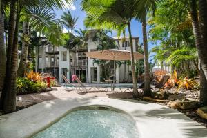 Bazén v ubytování Offshore Noosa Resort nebo v jeho okolí