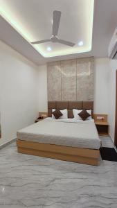 a bedroom with a bed and a ceiling at Hotel Pilgrim walking distance From Golden Temple in Amritsar +24 photos