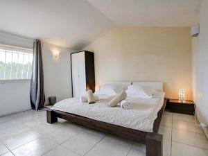 Ένα ή περισσότερα κρεβάτια σε δωμάτιο στο La Rocaille +25 φωτογραφίες