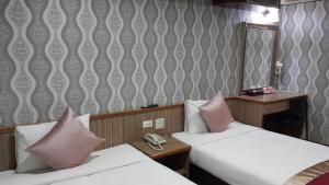 Postel nebo postele na pokoji v ubytování Mei Hua Hotel