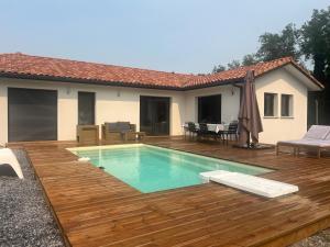 Πισίνα στο ή κοντά στο Villa Landéra