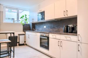 Kuchyň nebo kuchyňský kout v ubytování Luxury Wohnung in zentraler Lage