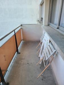two white chairs sitting next to a window at Studio 22 - Mulhouse Centre in Mulhouse